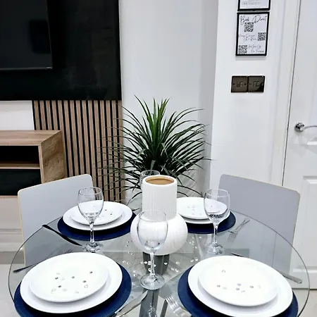 Apartment B06 Centre 1 Bed Boutique Airport7m Theatres10mins Lets Serviced *