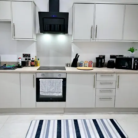 B06 Centre 1 Bed Boutique Airport7m Theatres10mins Lets Serviced Apartment