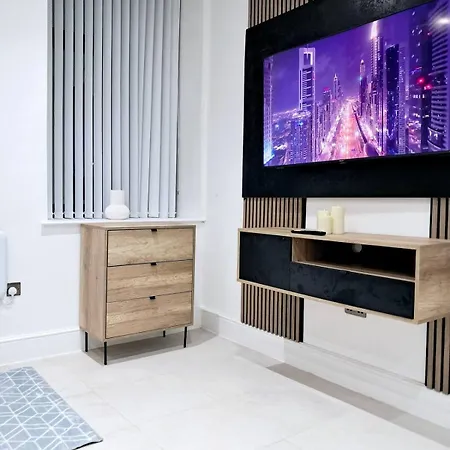 Apartment B06 Centre 1 Bed Boutique Airport7m Theatres10mins Lets Serviced