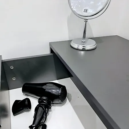B06 Centre 1 Bed Boutique Airport7m Theatres10mins Lets Serviced Apartment