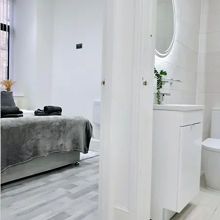 Apartment B06 Centre 1 Bed Boutique Airport7m Theatres10mins Lets Serviced